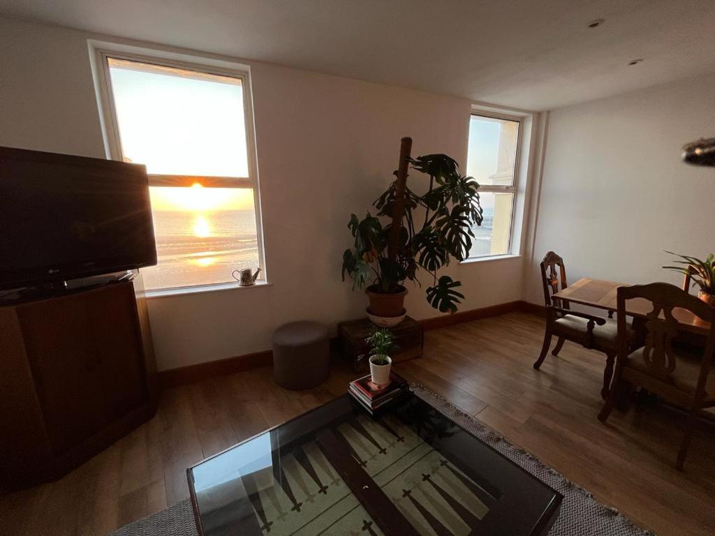Margate Sea Front Apartment Exterior photo